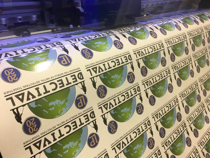 Printing in progress... #waterprooflabels #rectangular #glossy #permanent #vinyl #labels #stickers #custom #design #onlineshopping #print #printed #logo #stickythings @stickythingsltd