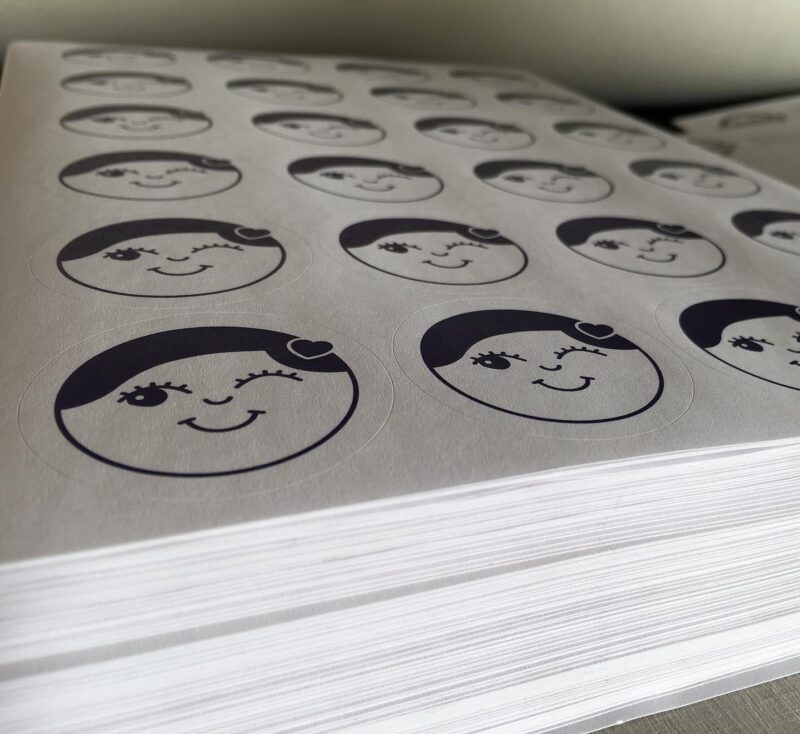 #premiumpaper #round #uncoated #permanent #paper #labels #stickers #design #branding #logo #online #printing #customlabels #printedlabels #madeintheuk @stickythingsltd