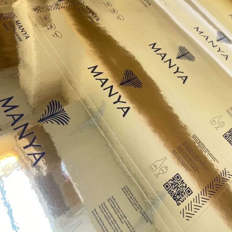 Metallic vinyls very popular this season! Great designs, looking sharp 👌 #metallicvinyl #polishedgold #polishedsilver #vinyllabels #metalliclabels